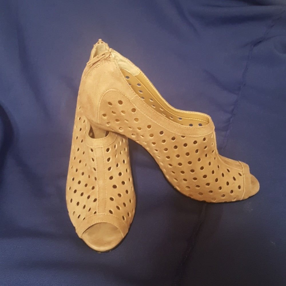 VANELI peep toe shoe
